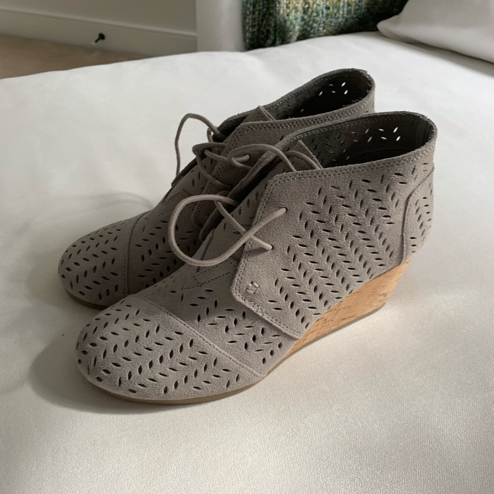 Toms wedge booties
